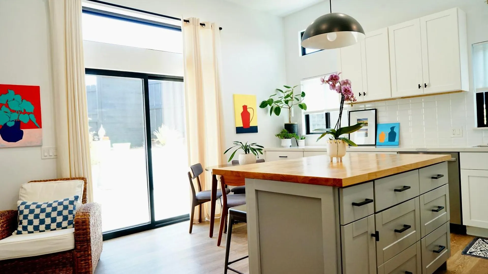 Newly Built, Bright, And Modern Guest Holiday home