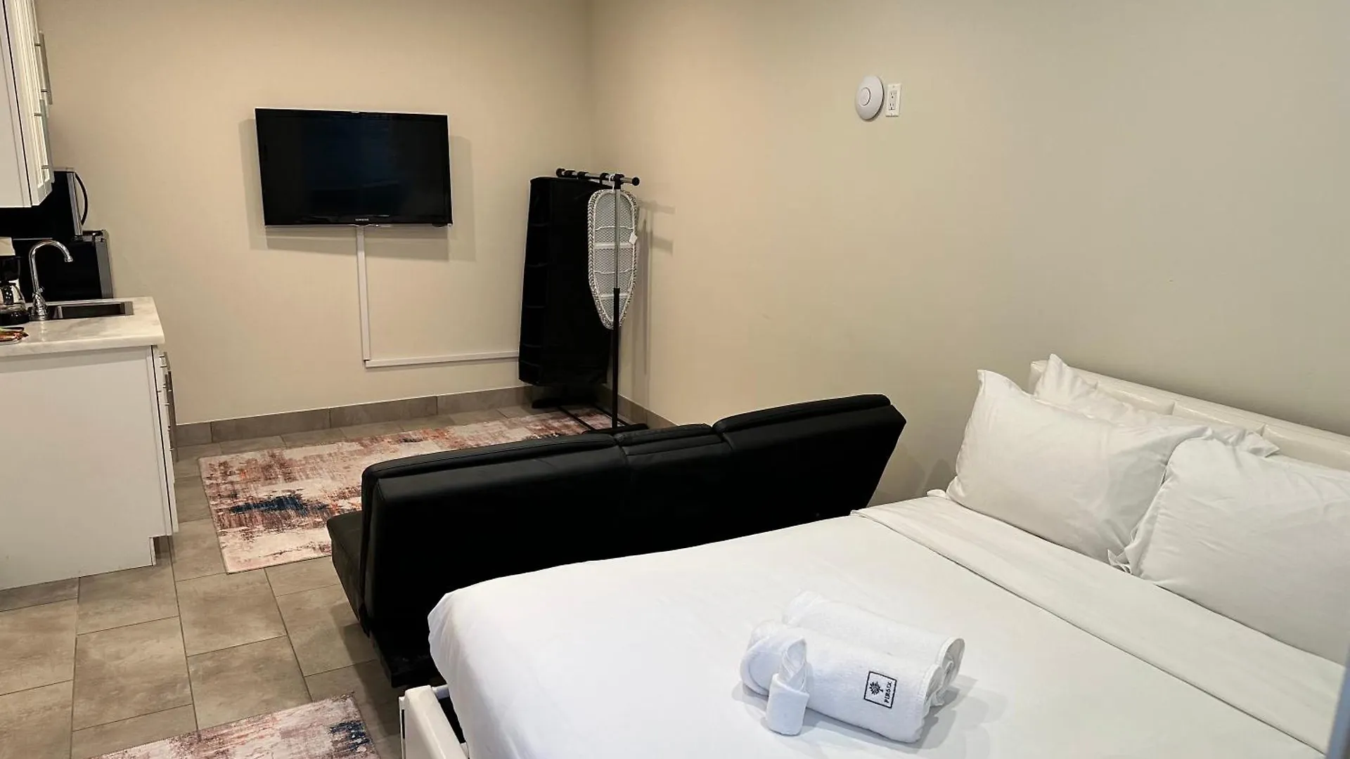 With Private Entrance Next To Balboa Park * San Diego