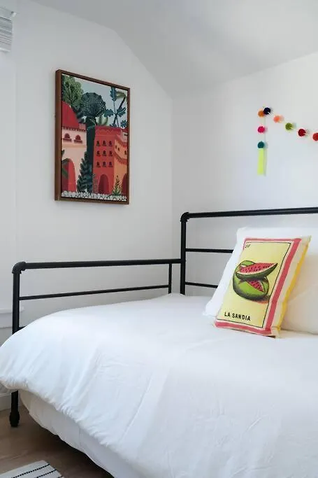 * Bueno Bueno Casita * / 7 Min To Downtown / 4 Bdr Holiday home *