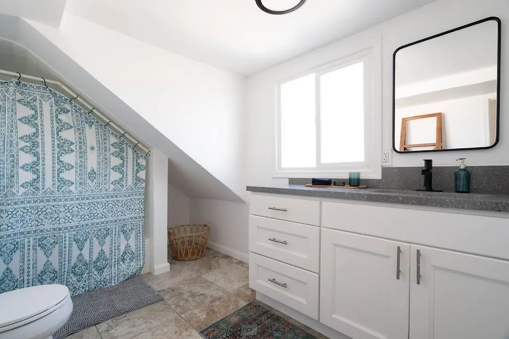 * Bueno Bueno Casita * / 7 Min To Downtown / 4 Bdr Holiday home