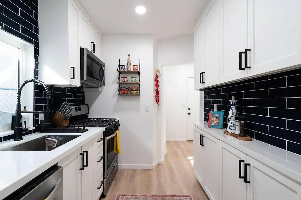 * Bueno Bueno Casita * / 7 Min To Downtown / 4 Bdr San Diego