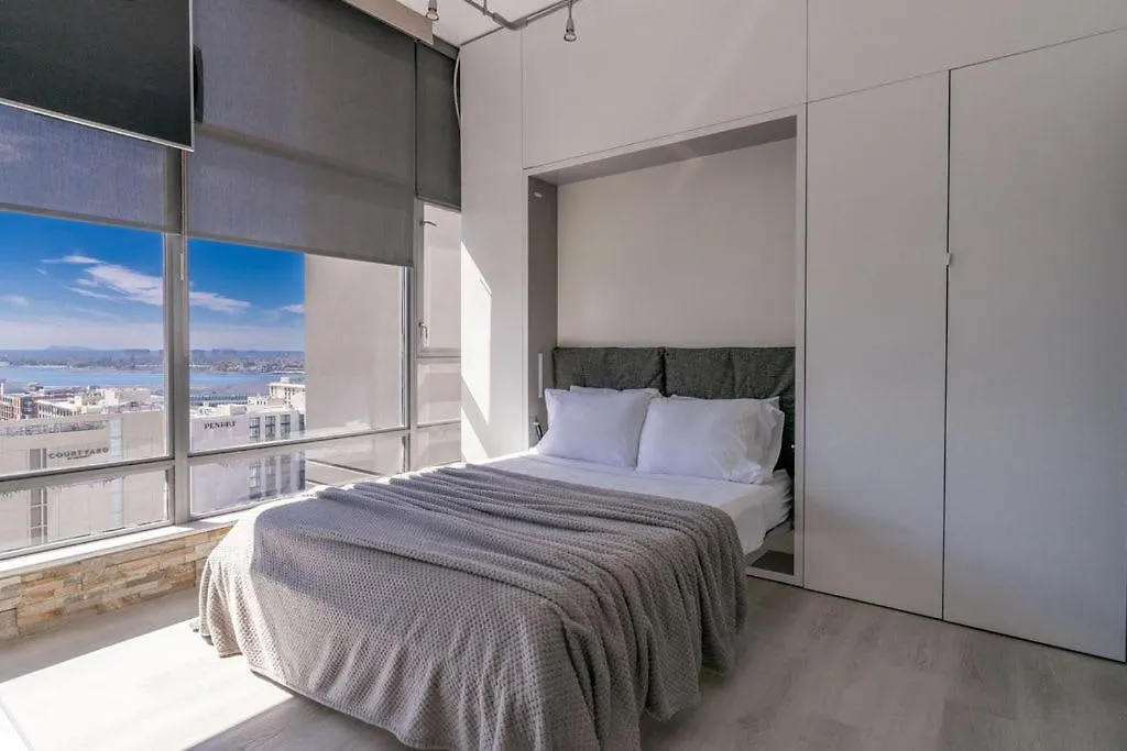 Holiday home Cityscape Elegance With Water Views *