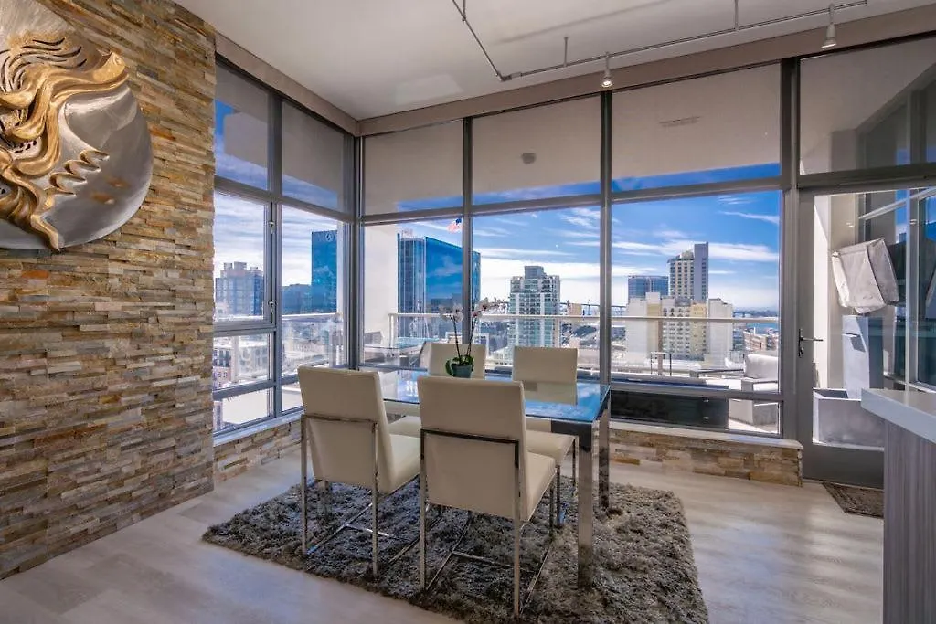 Holiday home Cityscape Elegance With Water Views *