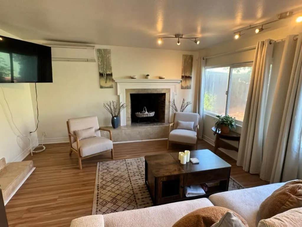 Holiday home New Cozy Retreat With Large Yard And Jacuzzi San Diego