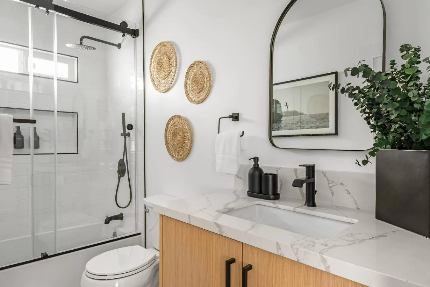 Spacious Mission Hills With Views *