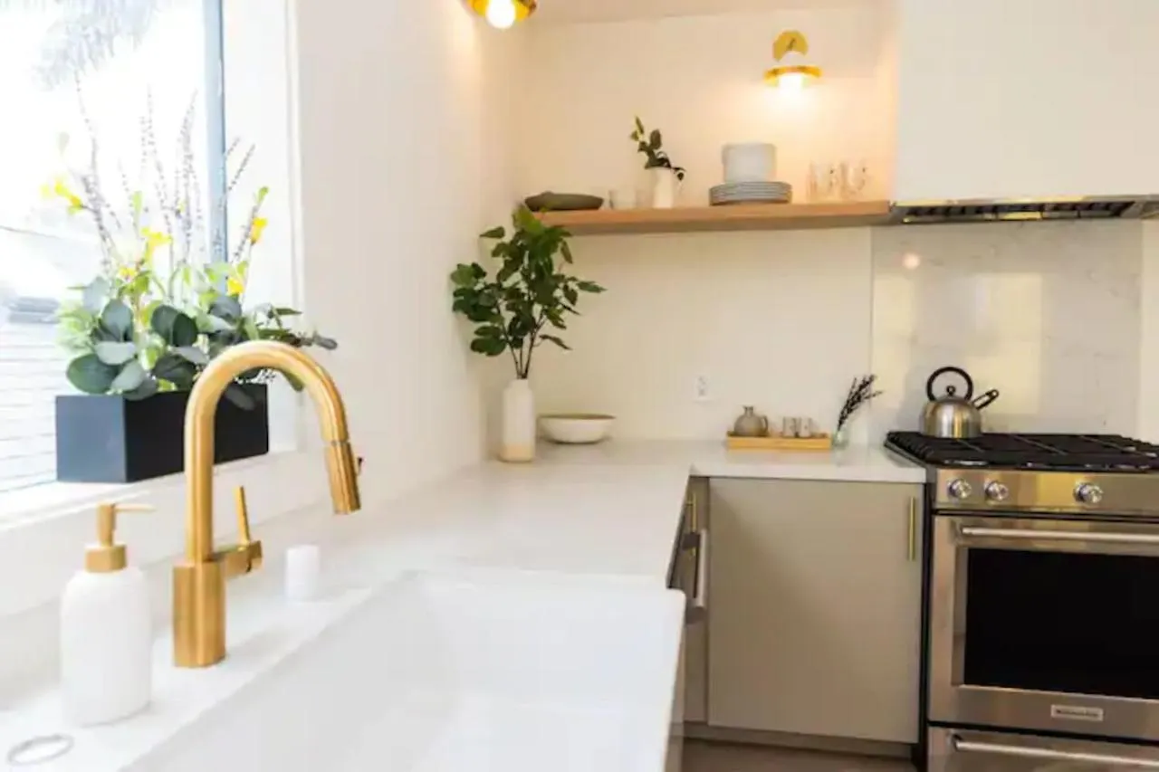 Bright, Spacious 4 Bd In The Heart Of Little Italy