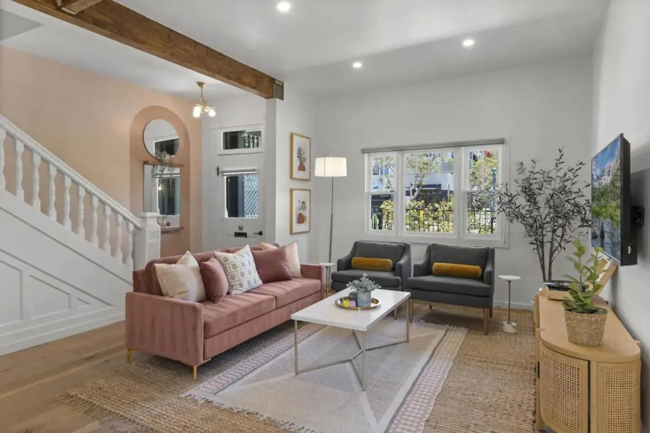 4bd In The Heart Of Little Italy Holiday home