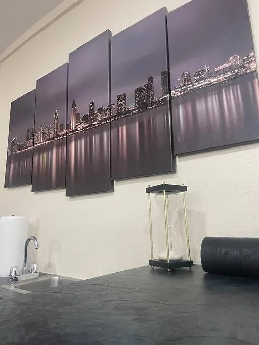 Entire Home, Pool, Free Parking, Wifi, Family Neighborhood! * San Diego
