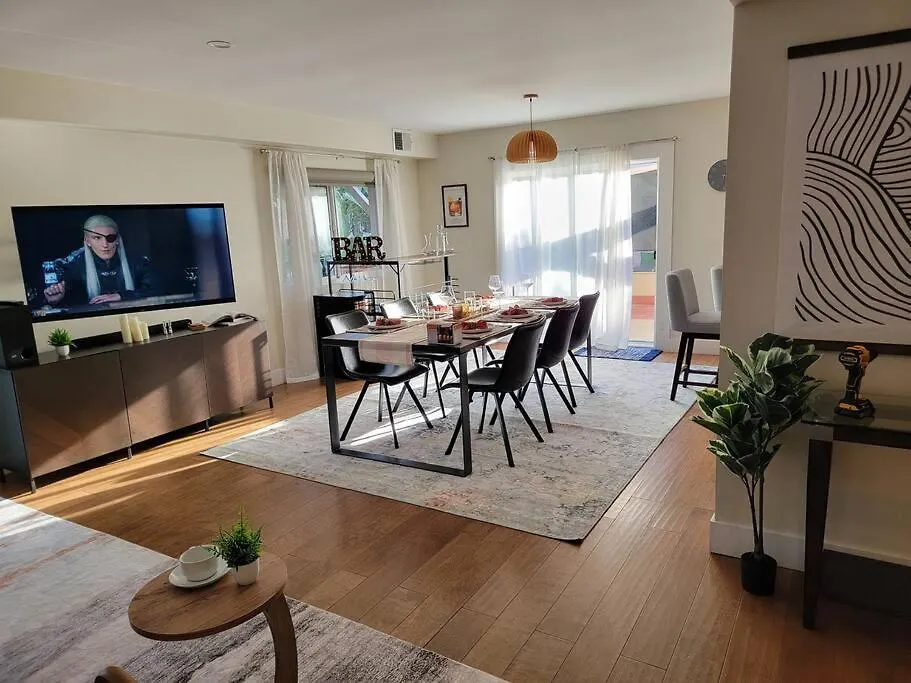 Holiday home Oasis With Hot Tub, Gym, Outdoor Theater, Huge Yard