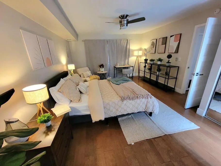 Oasis With Hot Tub, Gym, Outdoor Theater, Huge Yard Holiday home