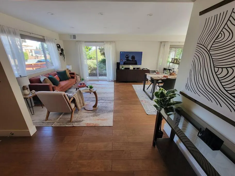 Holiday home Oasis With Hot Tub, Gym, Outdoor Theater, Huge Yard *