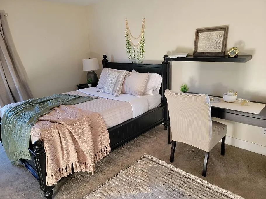 Oasis With Hot Tub, Gym, Outdoor Theater, Huge Yard Holiday home San Diego