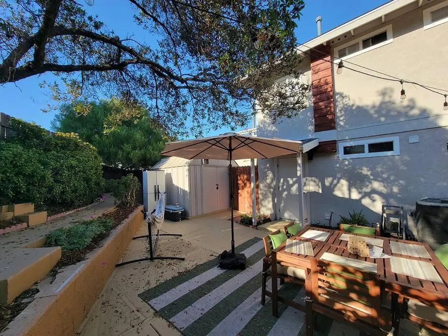 Oasis With Hot Tub, Gym, Outdoor Theater, Huge Yard Holiday home *