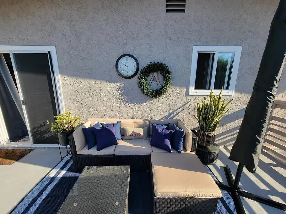 Oasis With Hot Tub, Gym, Outdoor Theater, Huge Yard