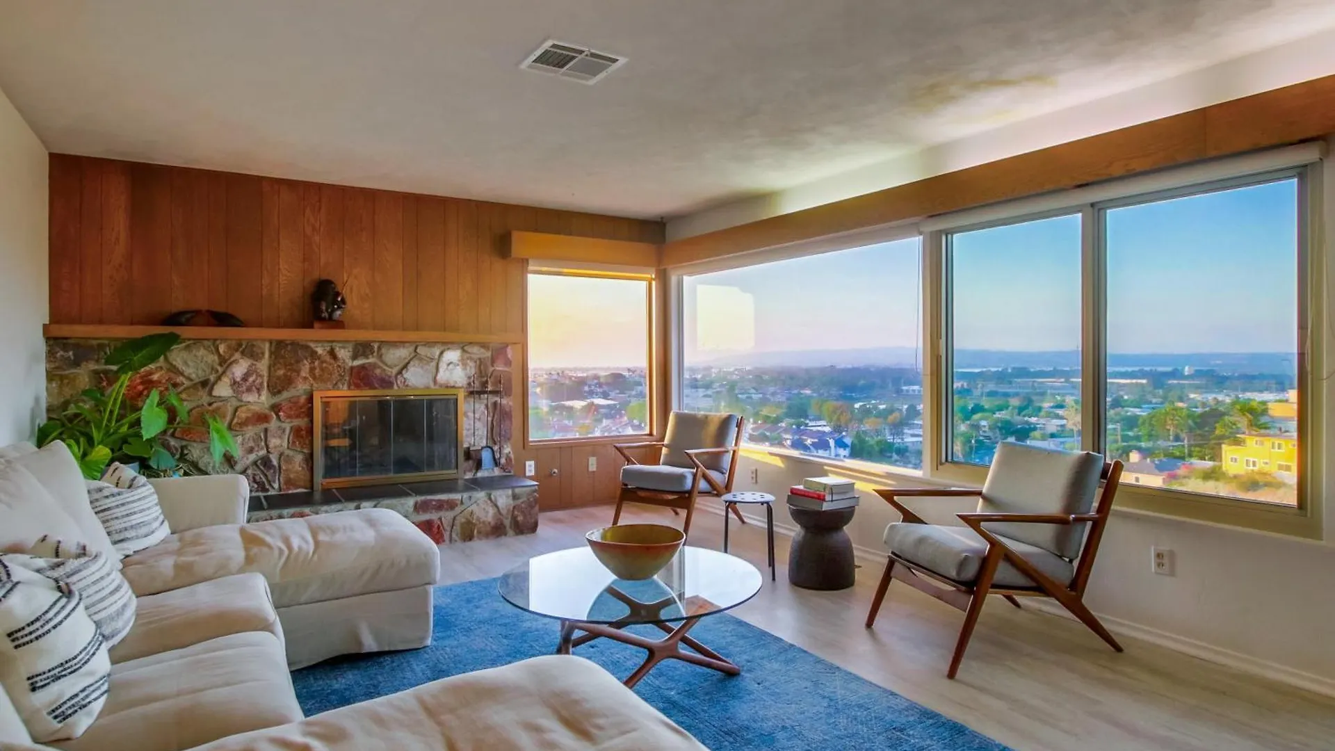 Canyon Estate Overlooking The Pacific