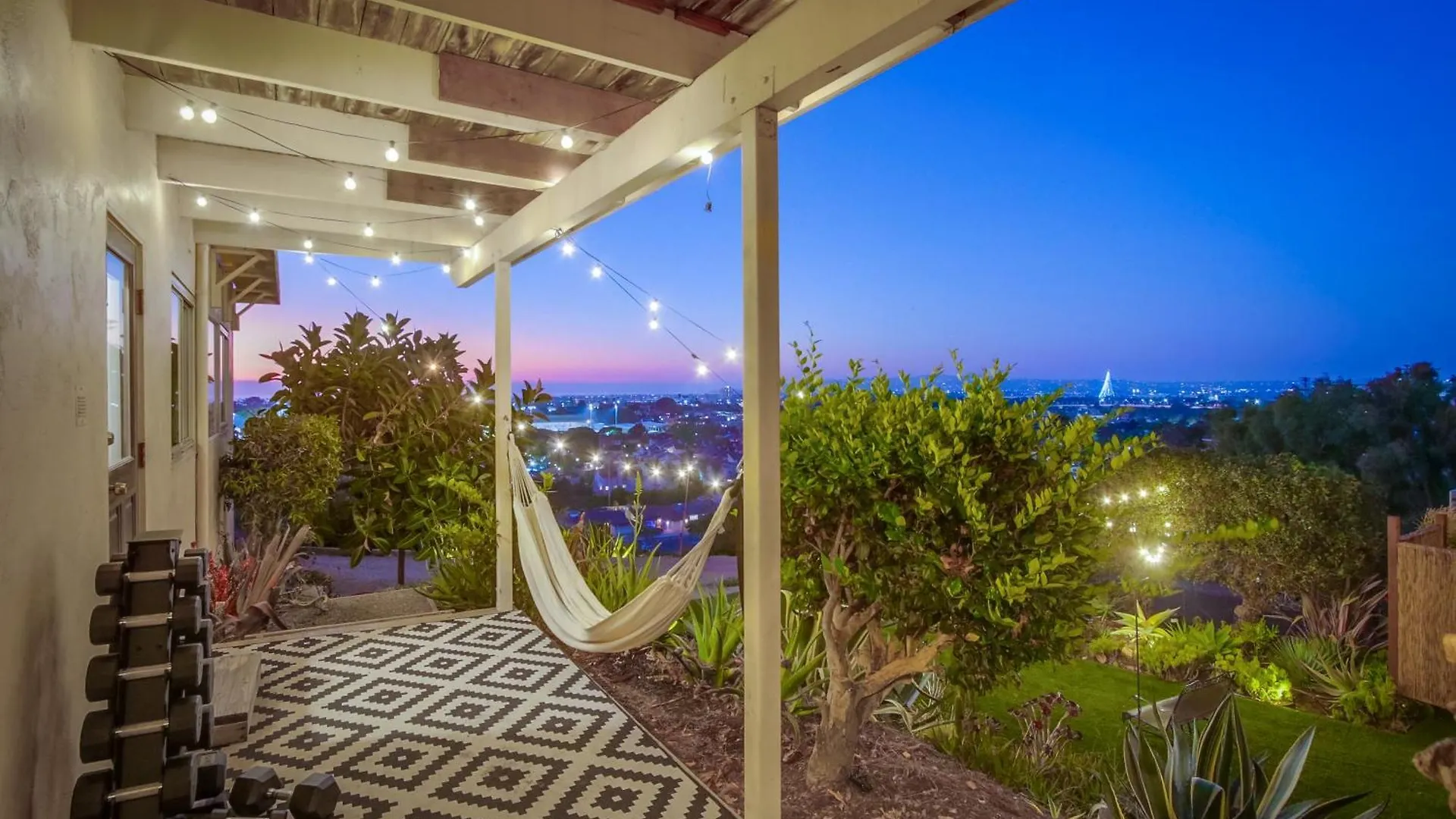 Canyon Estate Overlooking The Pacific San Diego