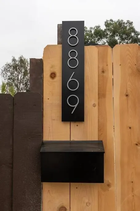 Urban Retreat Fun Relax Self Check-in Hot Tub Foosball Fire Pit Cornhole San Diego