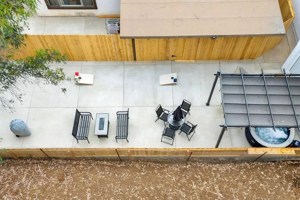 Urban Retreat Fun Relax Self Check-in Hot Tub Foosball Fire Pit Cornhole Villa San Diego