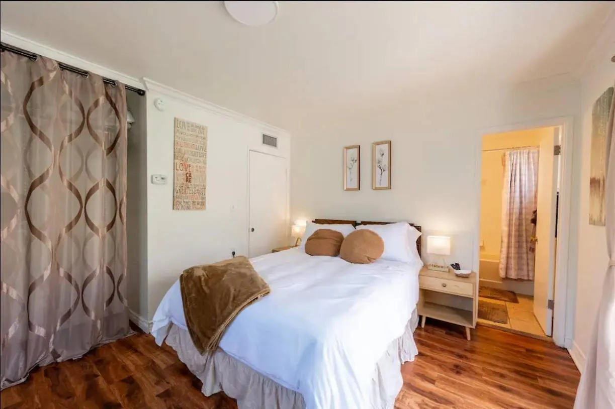 New Cozy Retreat With Large Yard And Jacuzzi *
