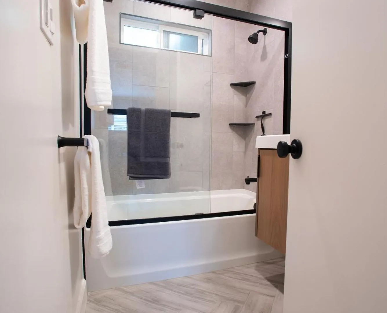 5bd Family, Event Friendly 4plex Steps2beach Apartment *