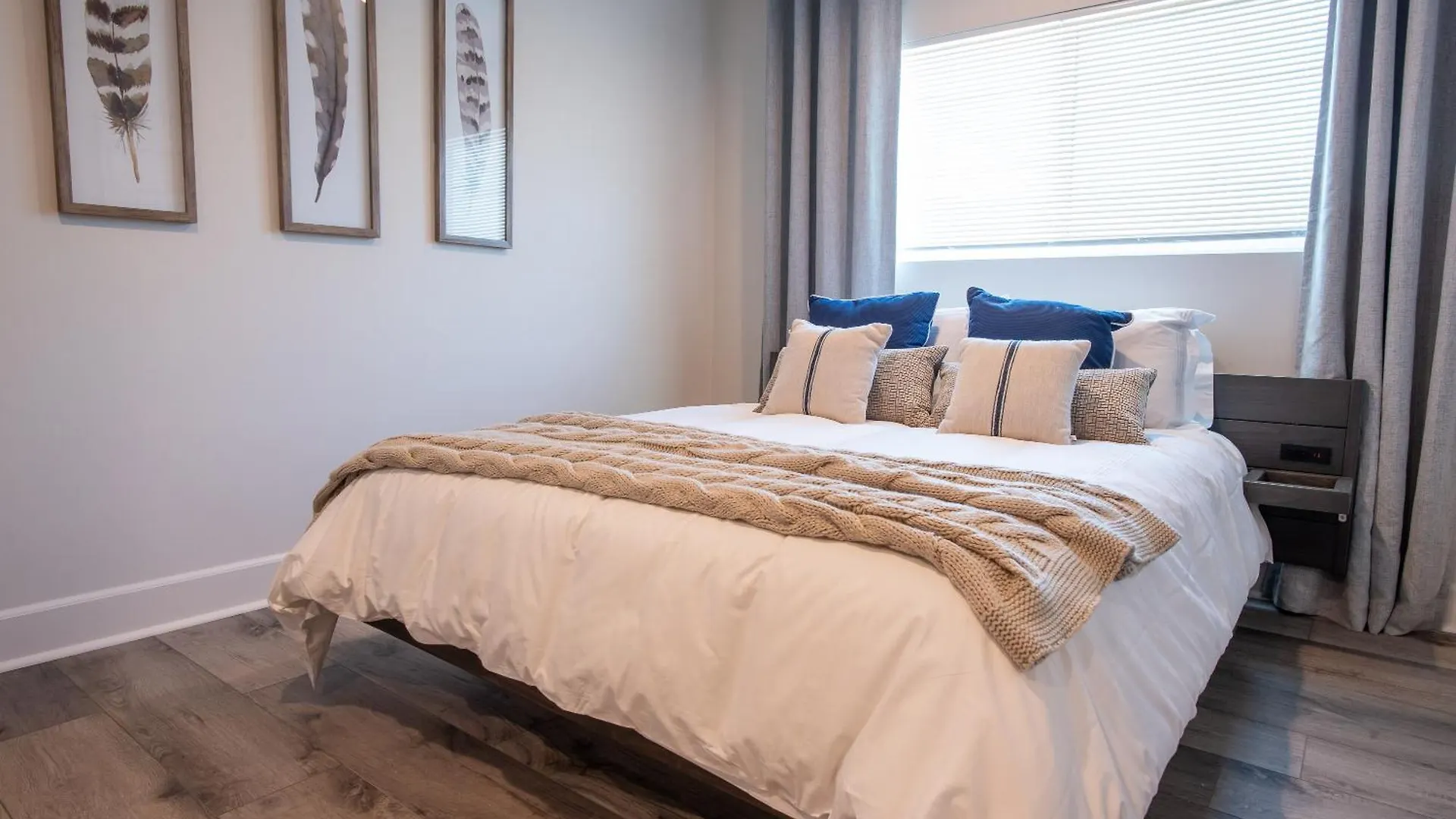 Apartment 5bd Family, Event Friendly 4plex Steps2beach