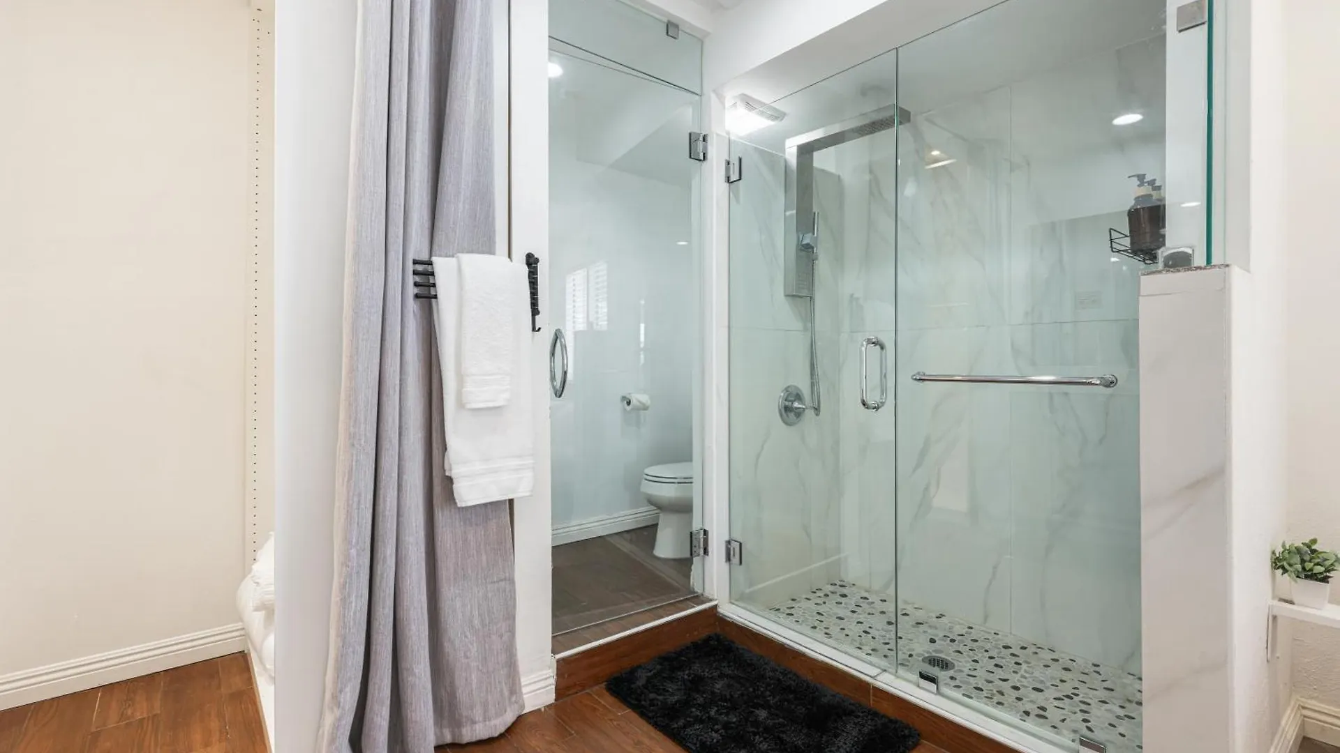 Spacious Family Retreat In The Heart Of *