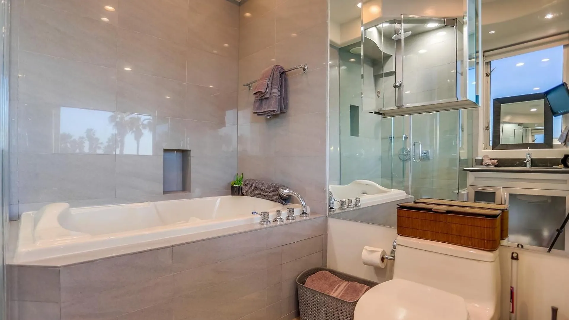 Apartment B5395 South Combo San Diego