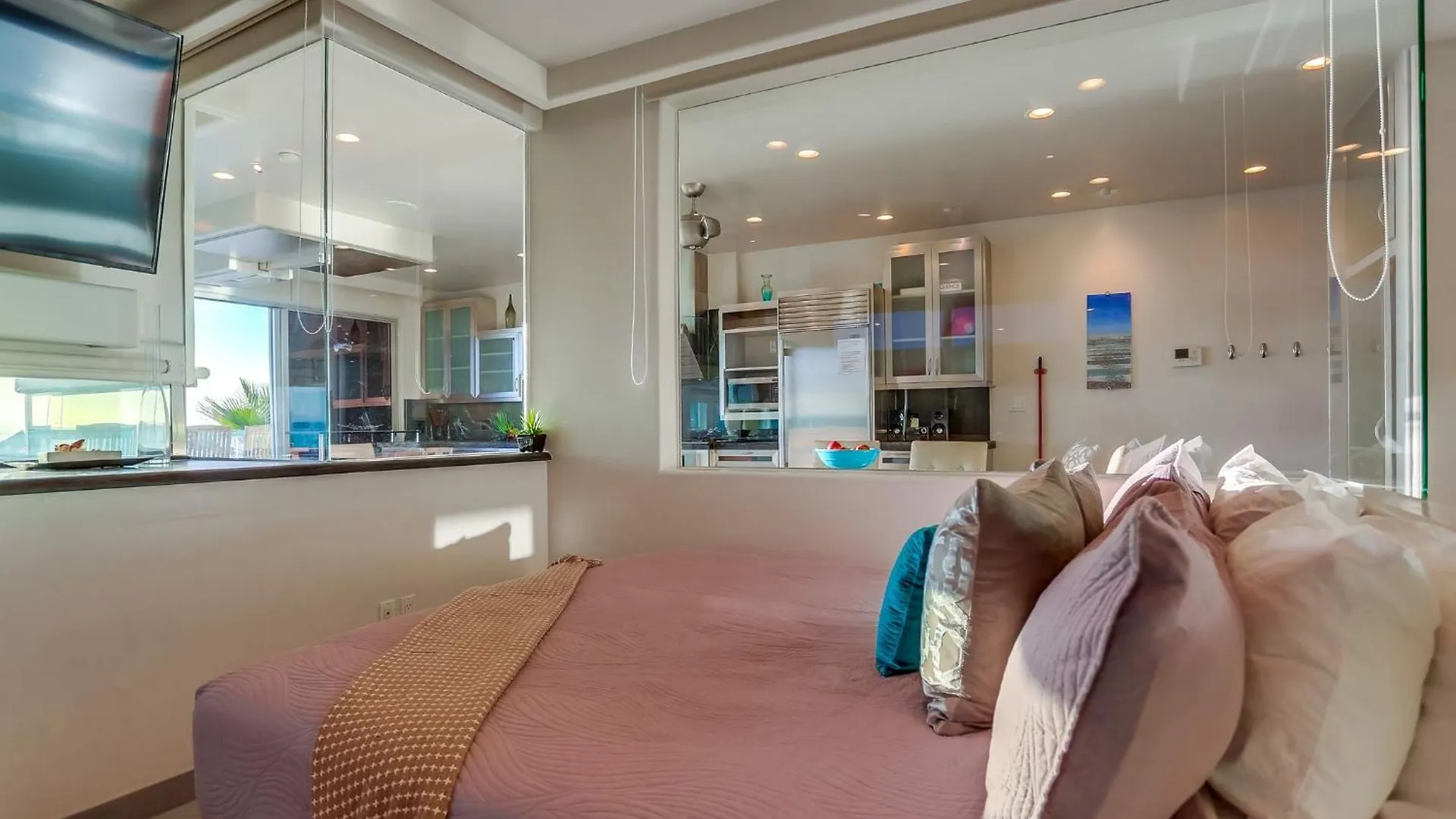 B5395 South Combo Apartment San Diego