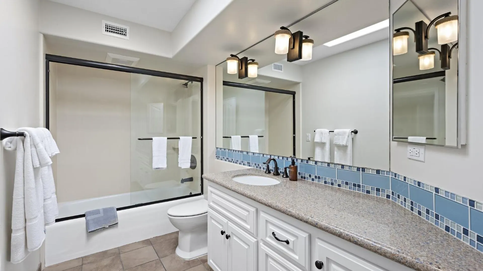 B5130 Bluewater Oceanfront 2 North Apartment *