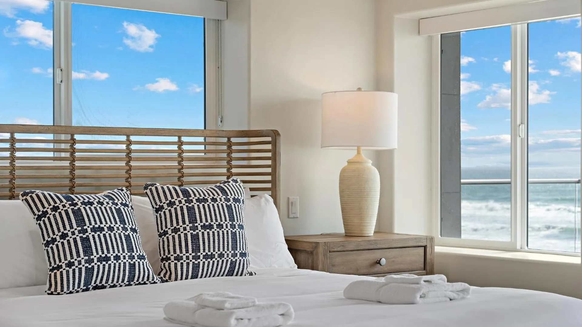 B5130 Bluewater Oceanfront 2 North Apartment San Diego