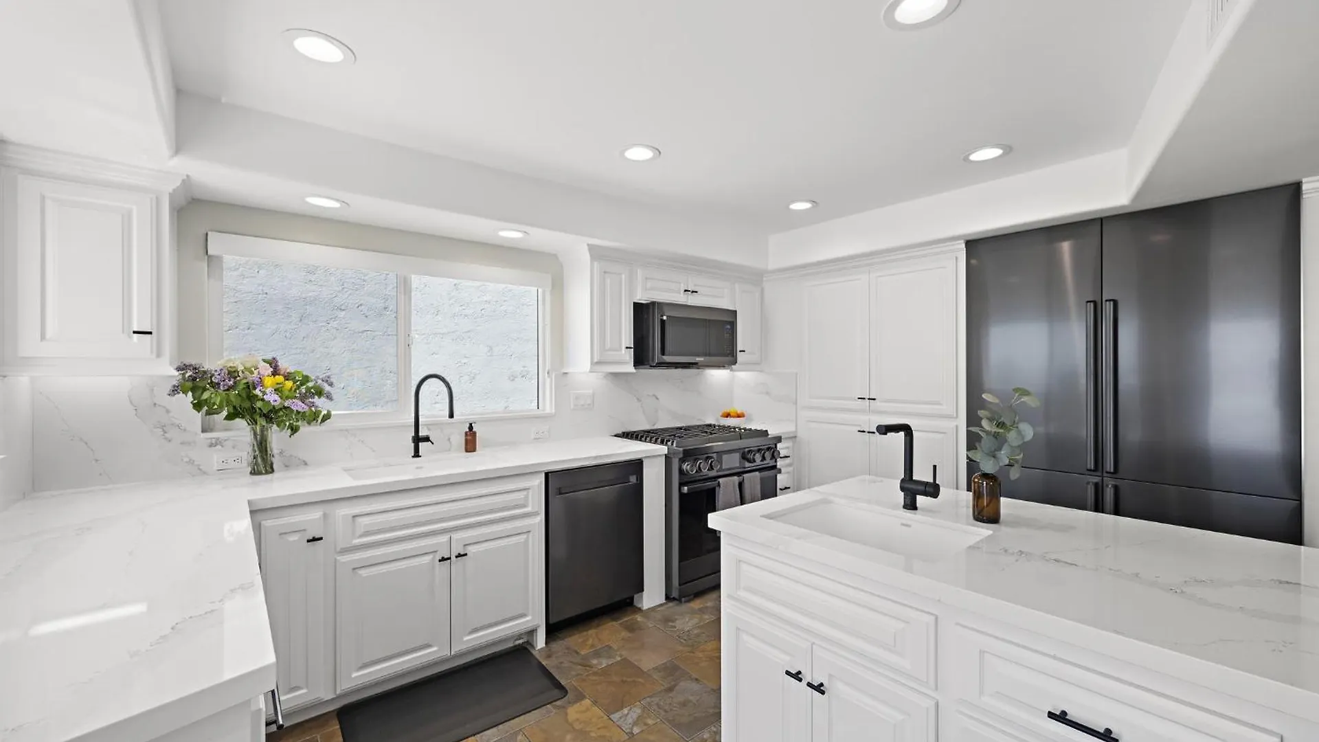 B5130 Bluewater Oceanfront 2 North Apartment