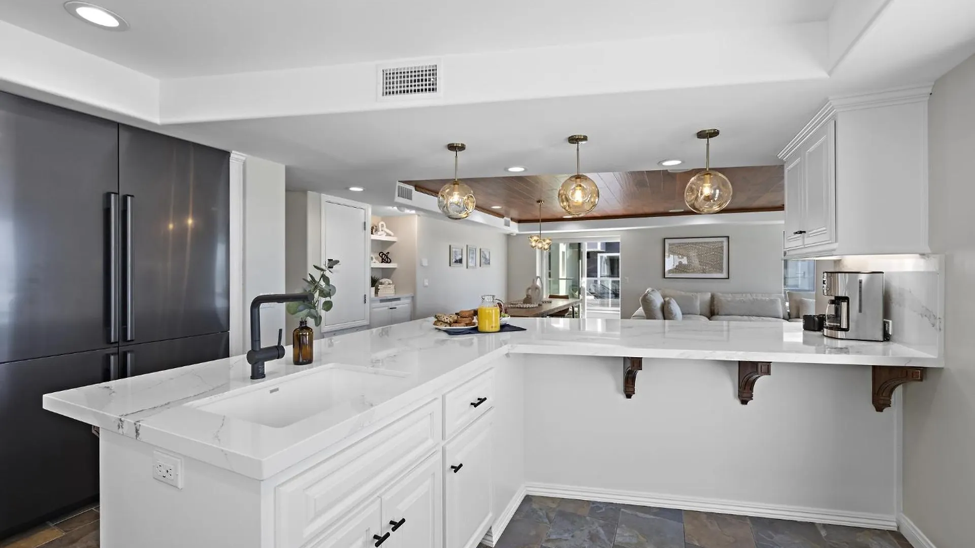 B5130 Bluewater Oceanfront 2 North Apartment