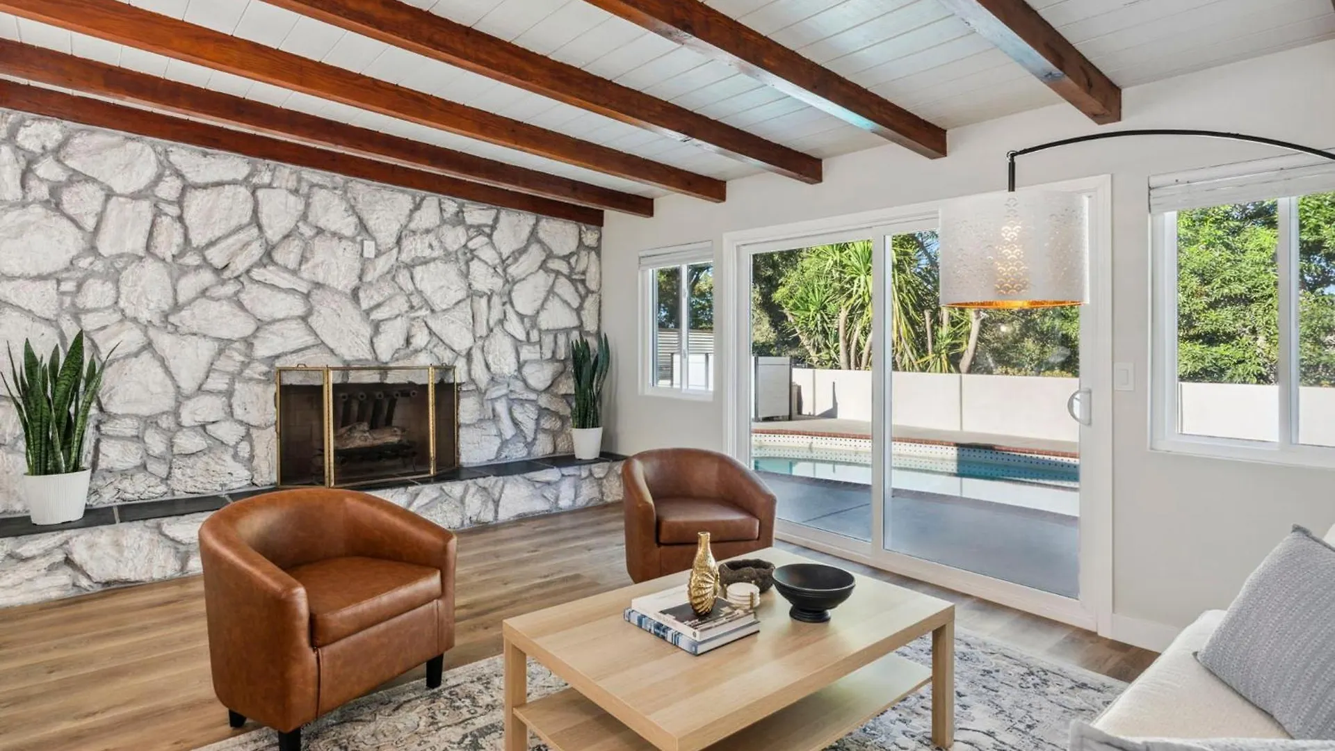 Beautiful Pool In The Heart Of Holiday home