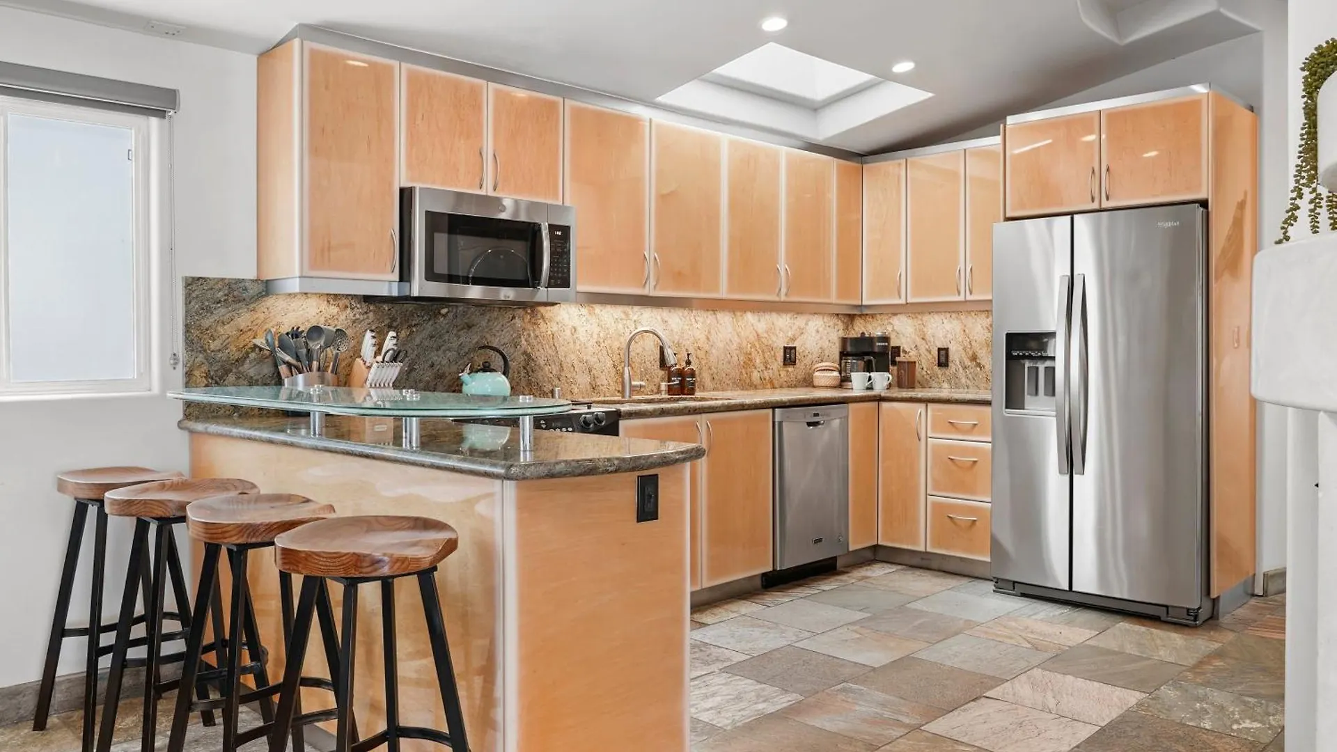 Stunning Oceanfront Boardwalk - Spa, Steps2beach, Parking & Fast Wifi! San Diego