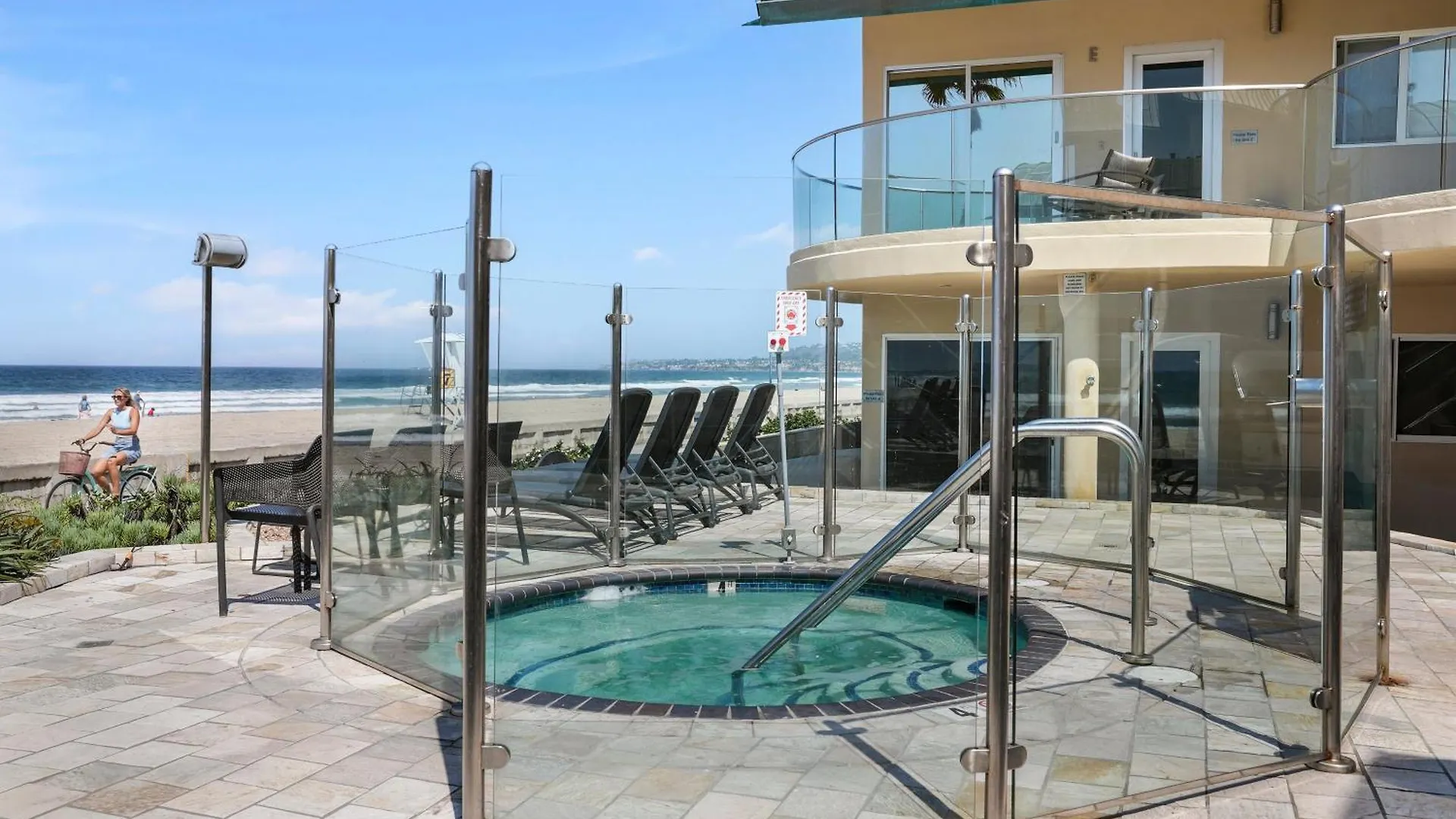 Stunning Oceanfront Boardwalk - Spa, Steps2beach, Parking & Fast Wifi! San Diego