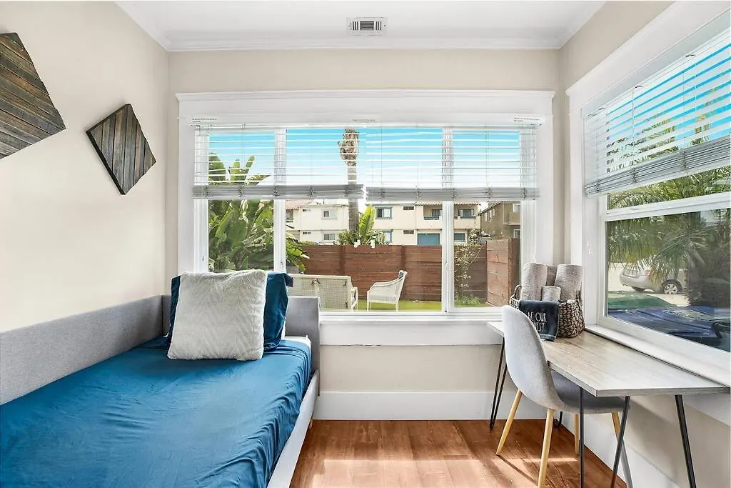 Holiday home Modern Oasis With Jacuzzi In Our North Park Retreat
