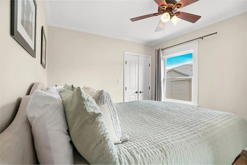 Modern Oasis With Jacuzzi In Our North Park Retreat Holiday home San Diego