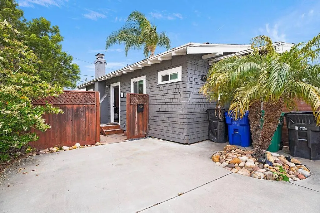 Holiday home Modern Oasis With Jacuzzi In Our North Park Retreat