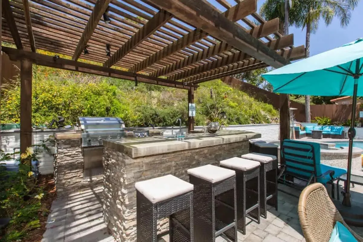 Luxurious Family 5 Bedroom Getaway بيت للعطل *