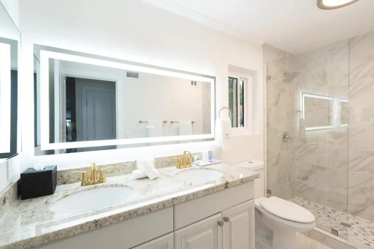 Luxurious Family 5 Bedroom Getaway بيت للعطل
