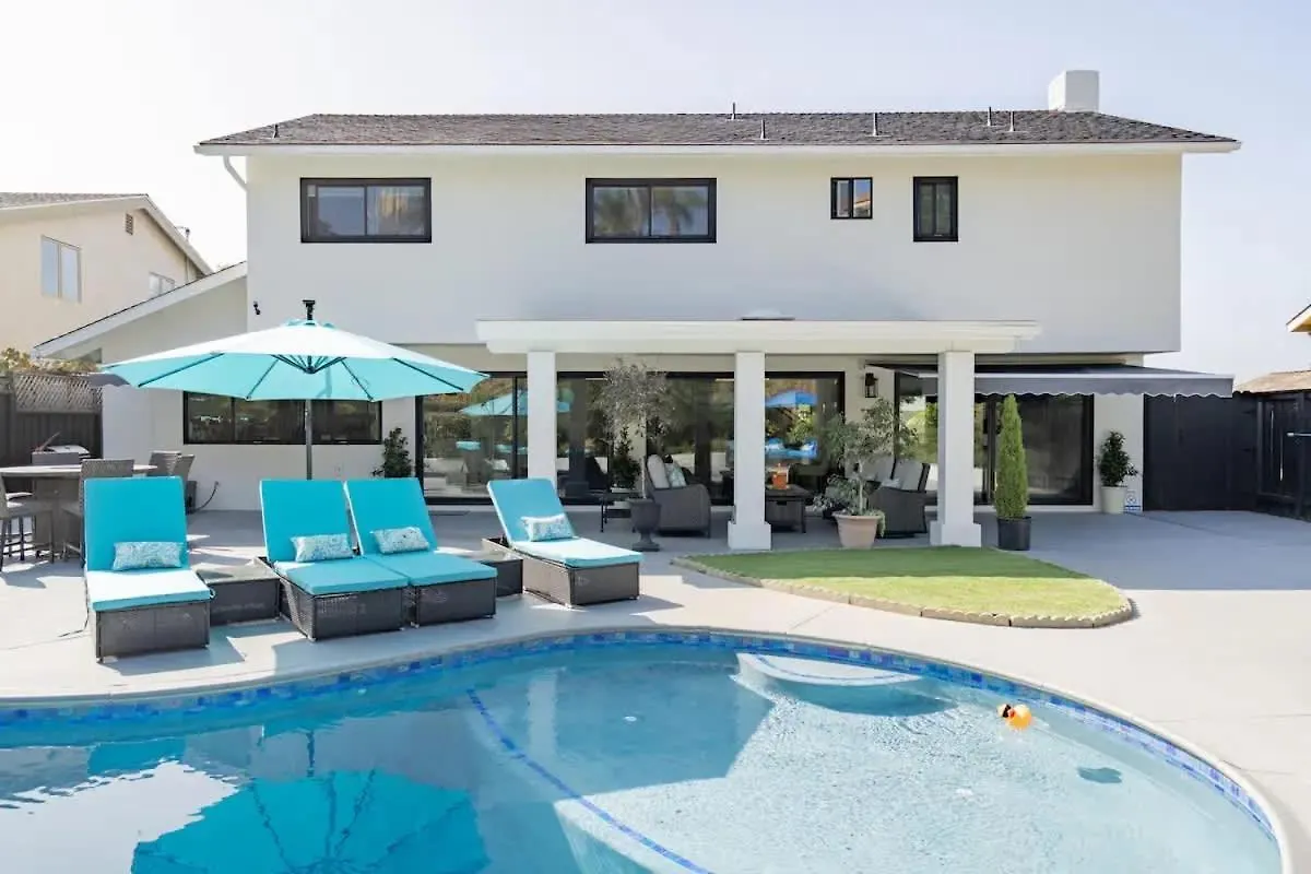 Designer Family With Resort-style Oasis Holiday home San Diego