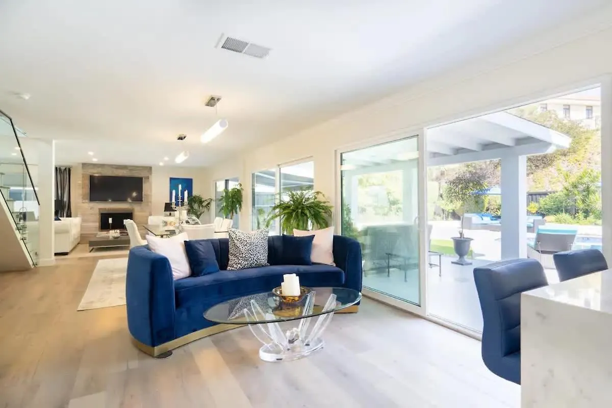 Designer Family With Resort-style Oasis Holiday home