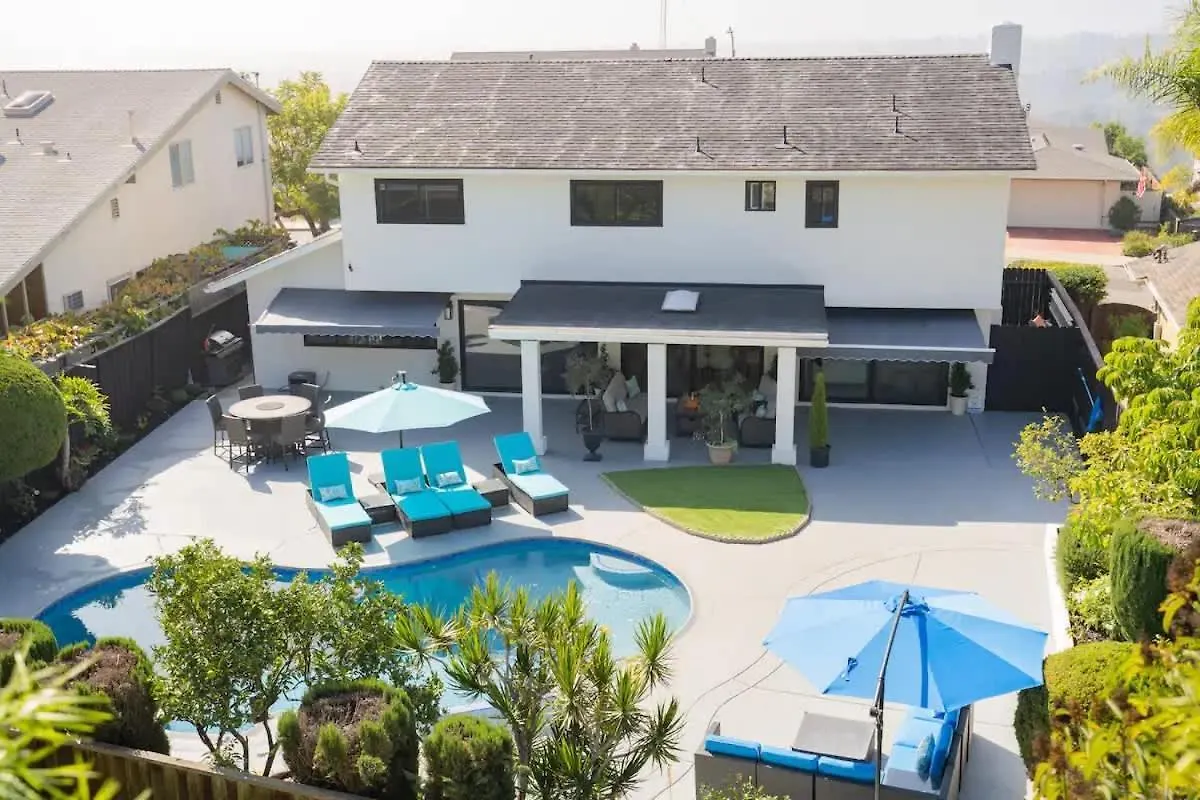 Holiday home Designer Family With Resort-style Oasis