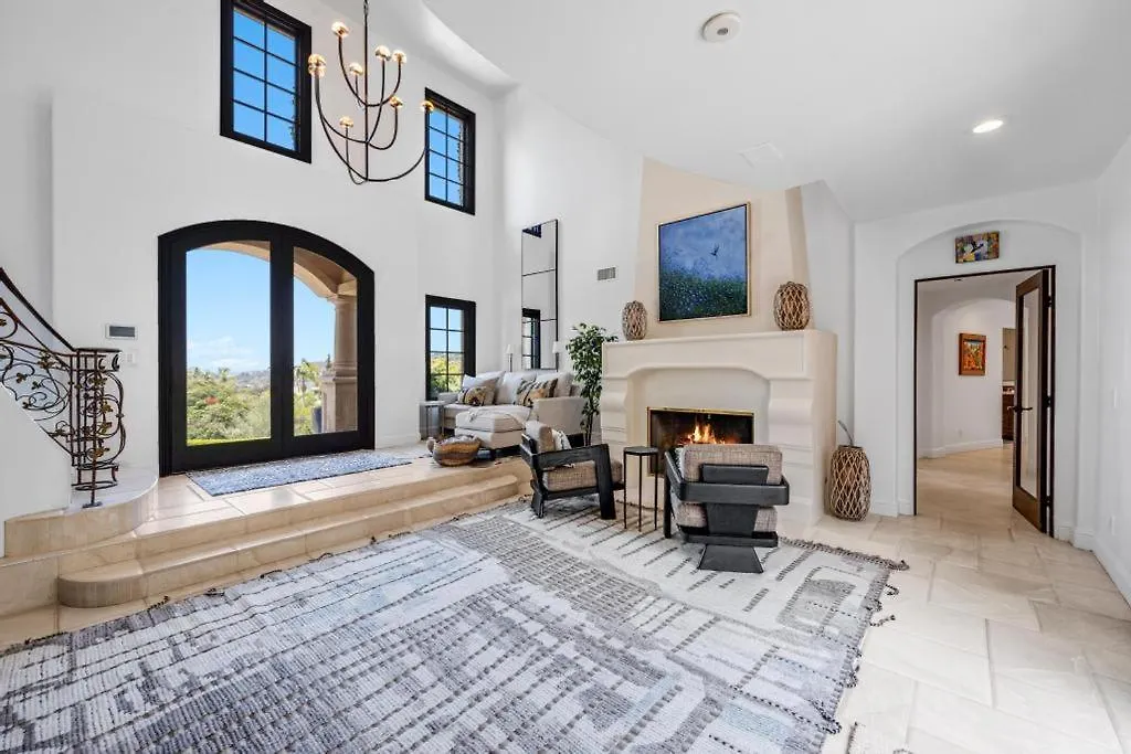 Grand Mediterranean In La Jolla Hillside Villa