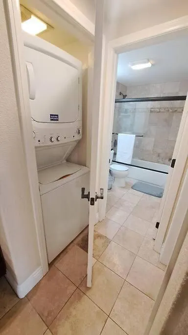 Venetian Luxury La Jolla, Spa, Pool, Gym アパート