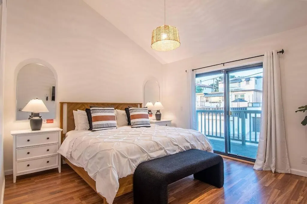 Holiday home Incredible Hilltop Luxury Bay View Retreat