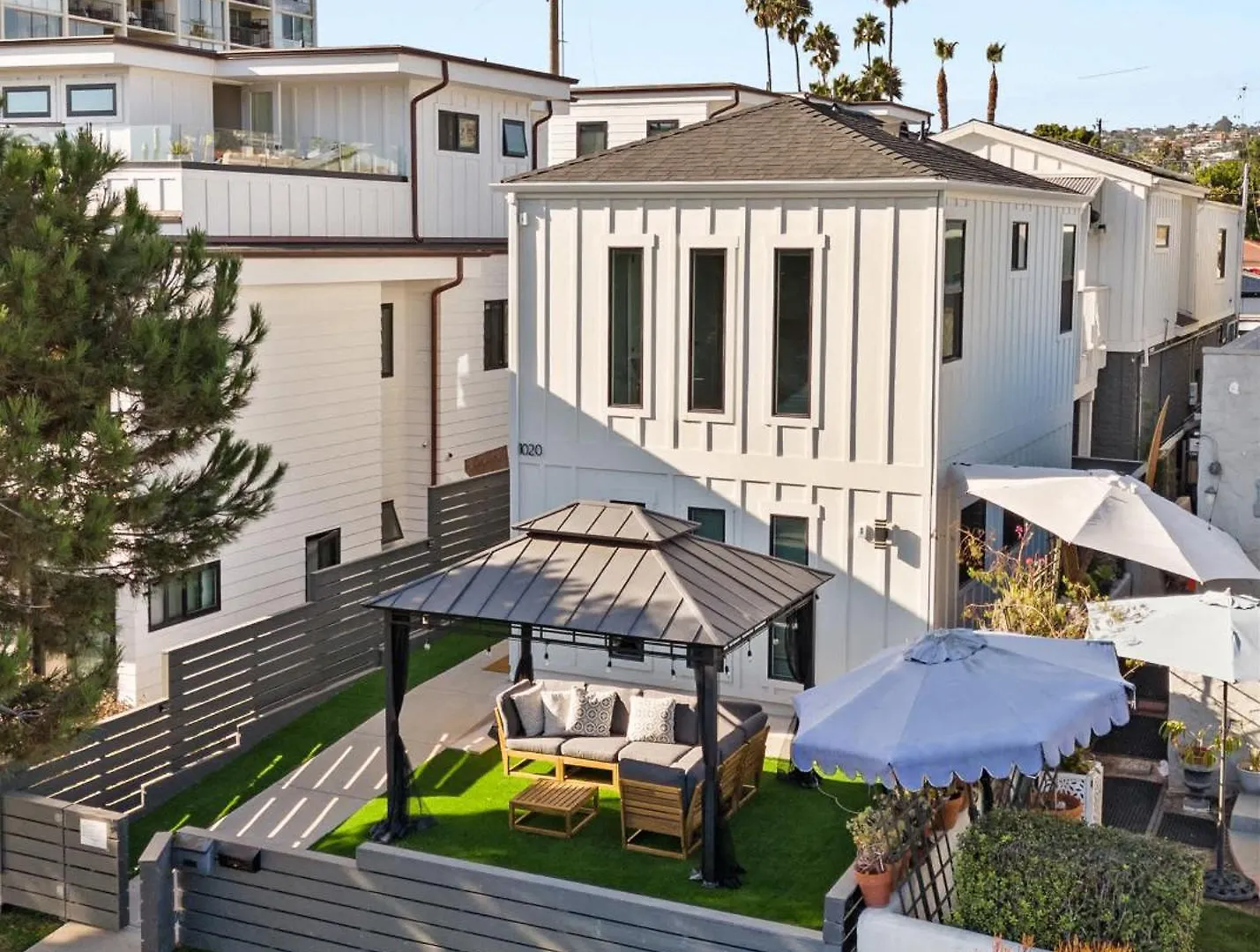 Brand New Coastal Contemporary In Pacific *