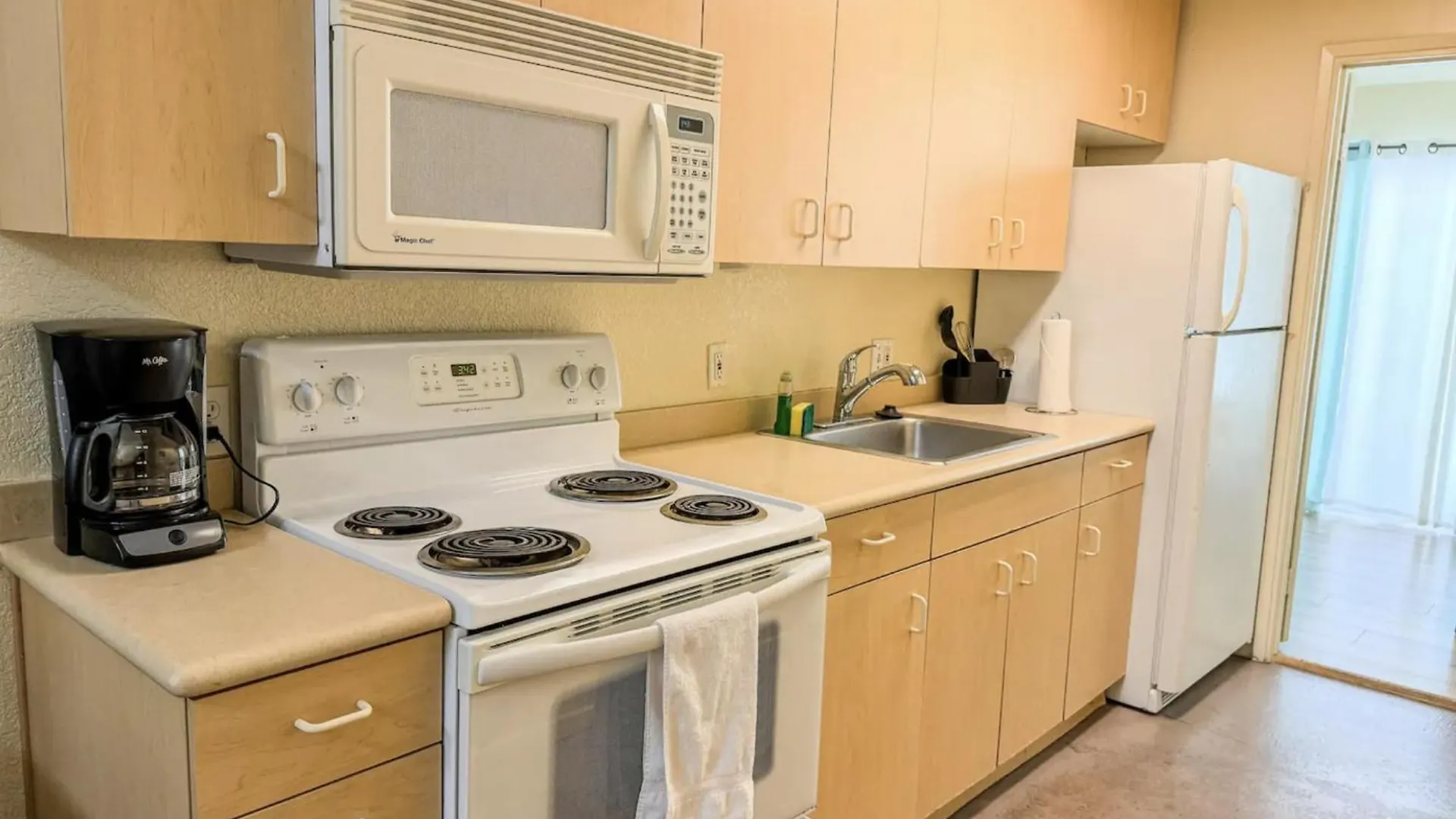 Stylish Loft Near Downtown With Free Parking