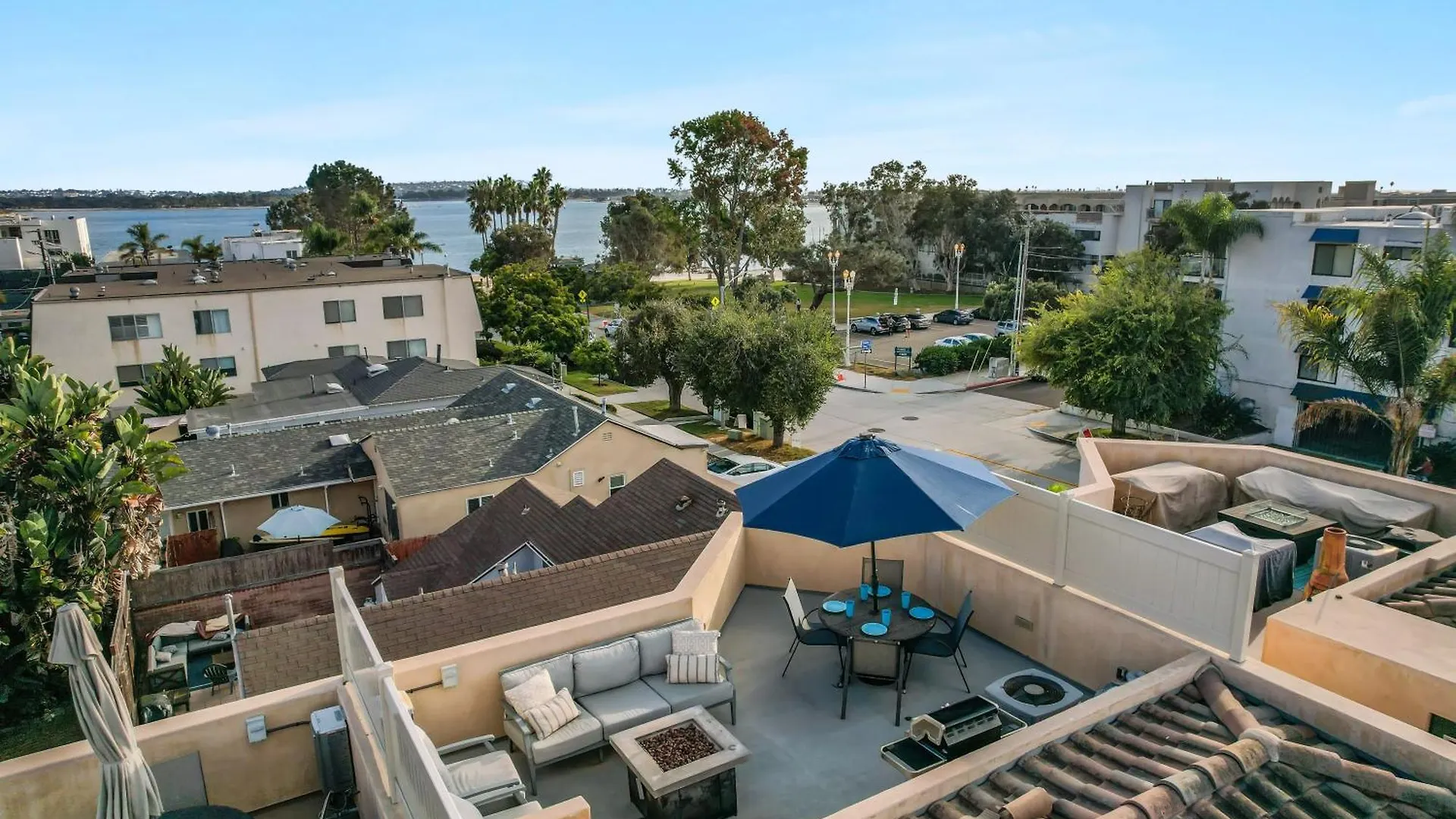 Holiday home Bay View Dream - Steps To Bay, Rooftop Patio & Ac