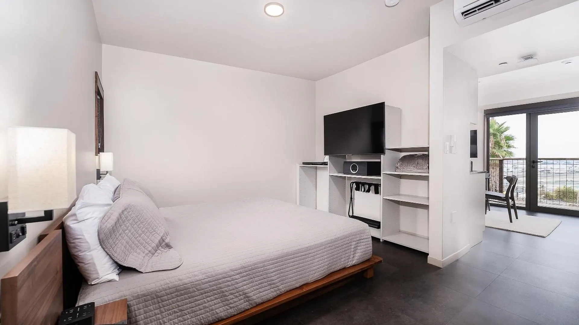City24 Little Italy Mission Hills 4*